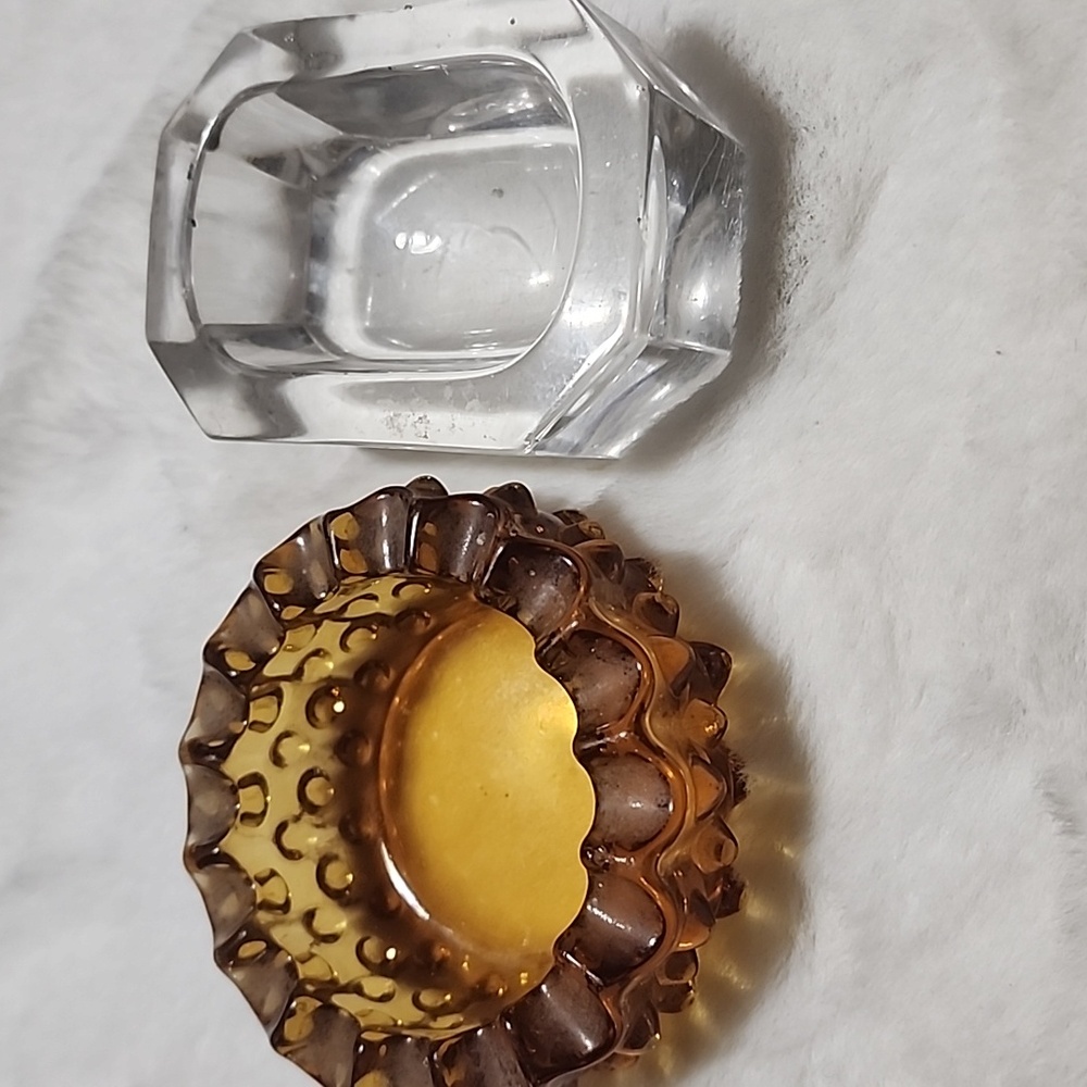 VINTAGE  HEAVYWEIGHT  CLEAR AND  GOLDEN ASHTRAY / TRINKET DISH.